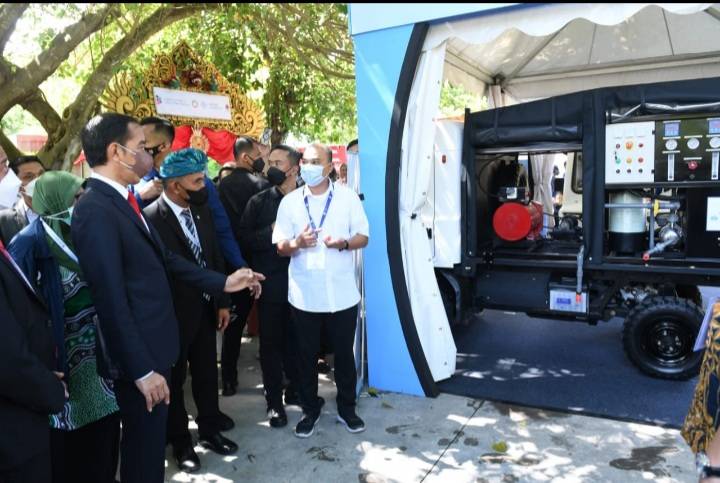 Presiden Jokowi Tinjau Rumah Resiliensi Indonesia pada Pameran Adexco 2022