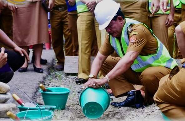Sulap Ibu Kota Menjadi Indah, Bupati Nias Barat Bangun Trotoar, Drainase Dan Lampu Jalan