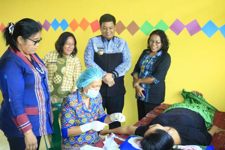 Bupati Samosir Bawa Pelayanan Gratis Ke Desa Pananggangan II