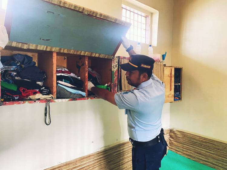 Tingkatkan Keamanan, Kalapas Siborongborong KanwilKumham Sumut Pimpin Razia Blok Hunian