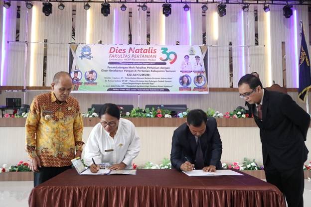 Dekan FP UHN Dr. Hotden L. Nainggolan, SP, M.Si teken MoA dengan Dinas Ketapang dan Pertanian Kabupaten Samosir