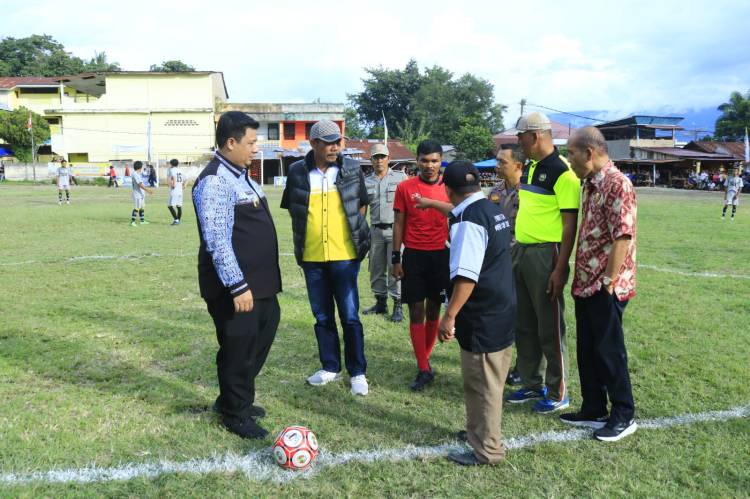 Bupati CUP 2023 Mulai, Vandiko Bupati Samosir Lakukan KICK OFF