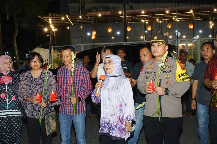 Pimpinan Forkopimda Labuhanbatu Lepas Pawai Lilin Waisak 2568