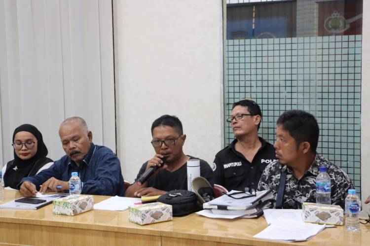 Pihak Perusahaan Tak Bisa Tunjukkan Izin, Warga Tolak Pengperasian Pabrik di Pulo Padang