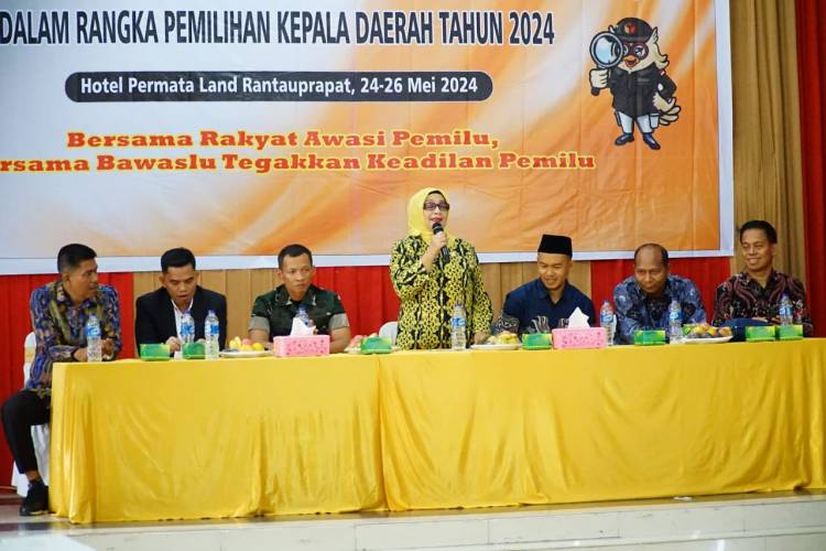 Plt. Bupati Hadiri Pelantikan Panwaslu Kecamatan se-Kabupaten Labuhanbatu