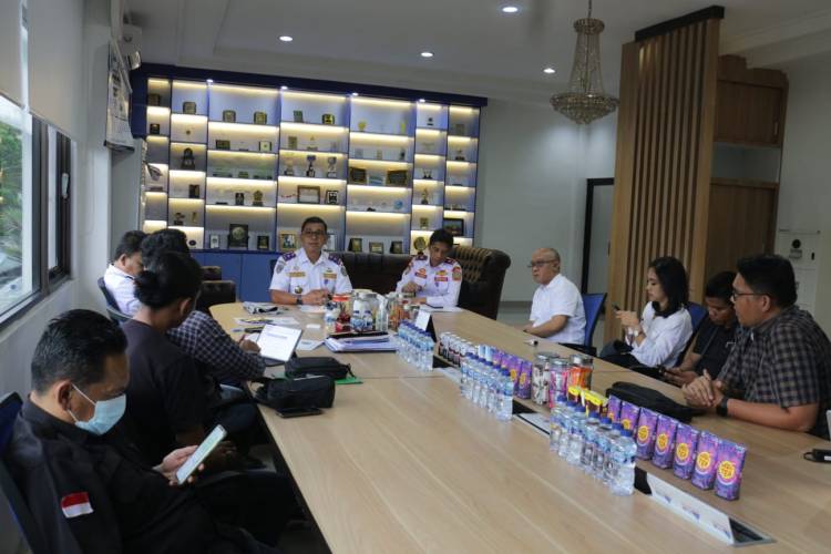 Tindaklanjuti Tuntutan Mitra Angkutan Sewa Khusus (Online), Dishub Sumut Gelar Rapat Bersama Aplikator