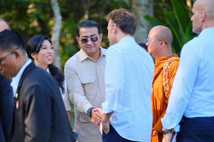 Dampingi Presiden Prabowo, Menteri Ekraf sambut Macron di Borobudur