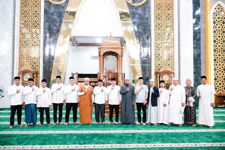 Wakil Bupati Labuhanbatu Shalat Idul Adha di Masjid Raya Al ikhlas Ujung Bandar