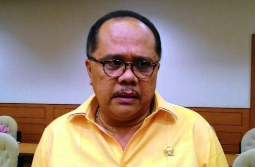 Junimart Girsang  Santuni Korban Kebakaran Parongil Kabupaten Dairi