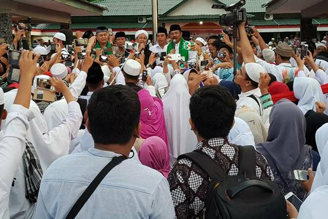 Opick Ajak Dzikir dan Doa Bersama Puluhan Ribu Masyarakat Tabagsel