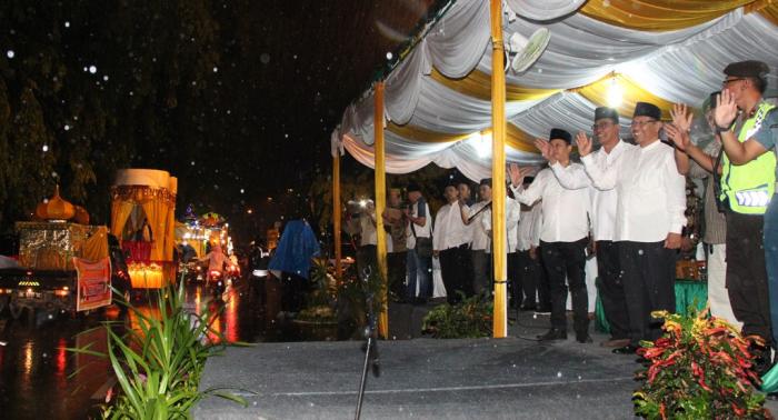 Pawai Takbiran Berjalan Lancar Meski Hujan Lebat