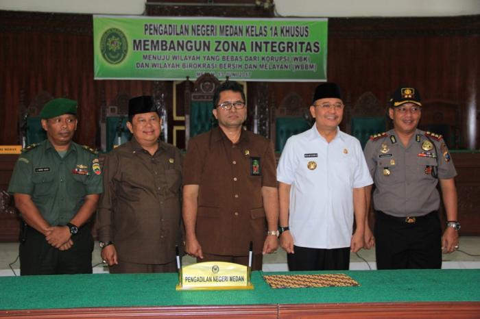 Ketua PN Medan Dr Marsudin Nainggolan Tandatangani Pencanangan Zona Integritas WBK dan BBW
