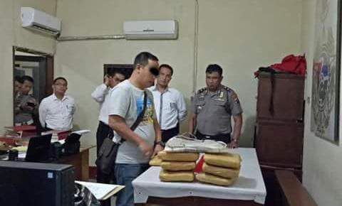 Kurir 7 Kg Ganja Diringkus di Depan Loket Bus ALS Padangsidimpuan