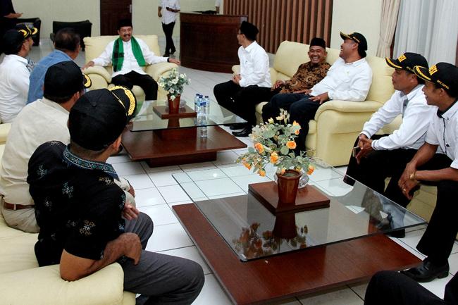 Terima APDESI Se-Tabagsel, Gubernur Ingatkan Pentingnya Musyawarah Menyangkut Dana Desa
