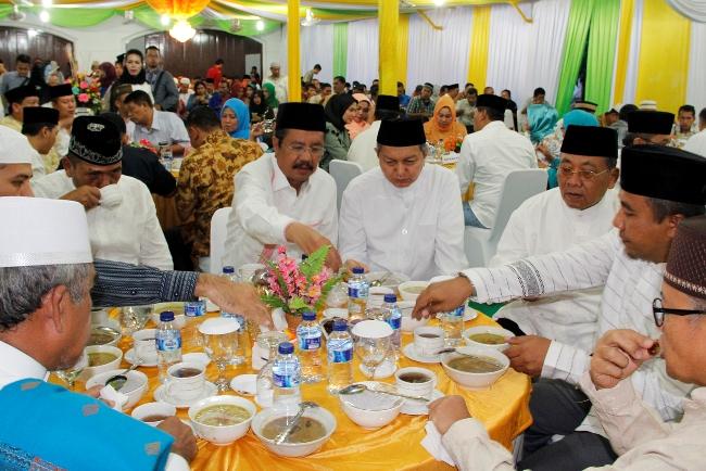 Berbuka Puasa Ala Ketua DPRD Sumut, Wagirin Arman