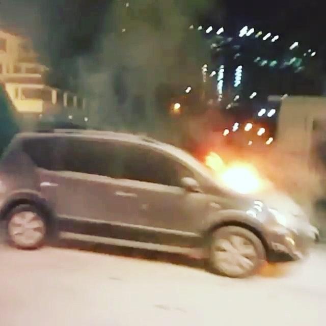 Mobil Terbakar di Depan Grand Aston Medan