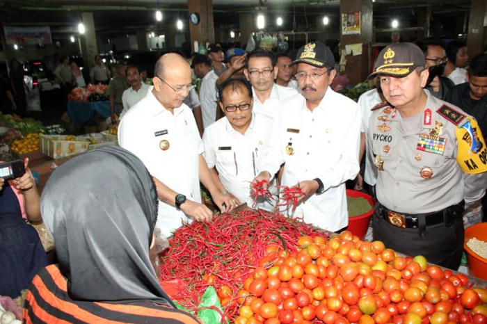 Jelang Lebaran, Wali Kota Medan Tinjau Harga dan Stok di Pasar