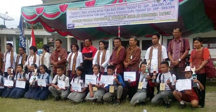 Lomba Menulis Aksara Batak di Samosir Sukses