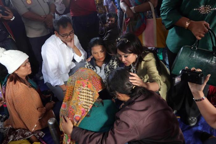Patricia Berdoa untuk Para Korban KMP Sinar Bangun