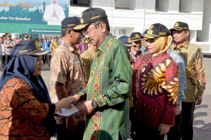 Gubernur Serahkan Zakat Baznas Sumut Untuk 358 ASN