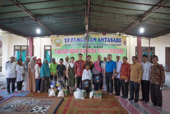 YP Pangeran Antasari-STKIP dan STIE A&BI Bantu Anak Yatim