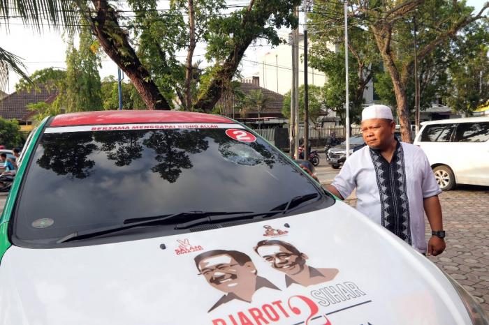 Mobil Ustaz Ade Darmawan Dirusak Pria Mengendarai Dua Motor Trail