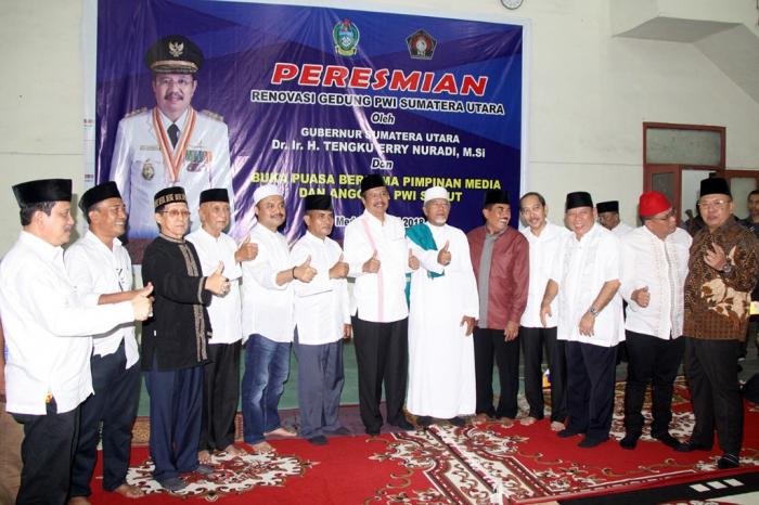 Tengku Erry Resmikan Renovasi Gedung PWI Sumut
