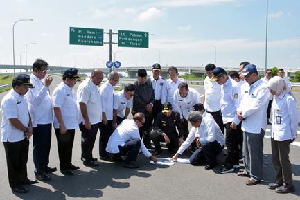 Tinjau Jalan Tol Jelang Lebaran, Gubsu Optimis Kemacetan Arus Mudik Bisa Terurai