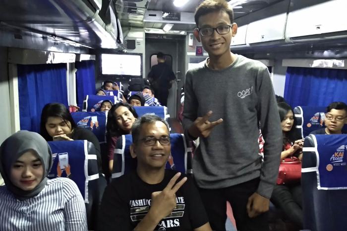 Sihar Hebohkan Suasana Mudik di Kereta Api Sribilah