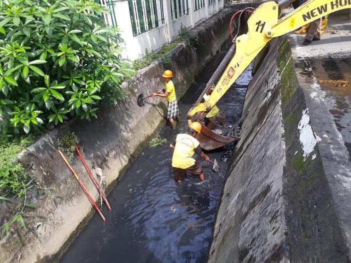 Parit Sepanjang Jalan HM Jhoni Dikorek, Warga Diharap Jaga Kebersihan