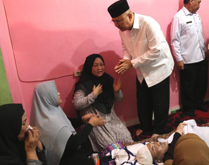 Wali Kota Medan Takziah ke Rumah Almarhum Zulkifli Lubis