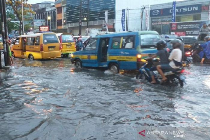 Edy Rahmayadi Pimpin Rapat Bahas Medan Bebas Banjir, Malamnya Medan Tergenang