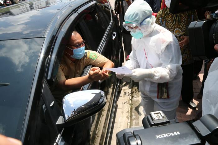Rapid Test Dilakukan Secara Drive Thru di RS USU