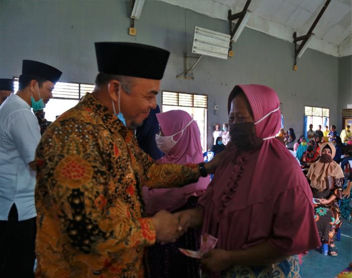 2.673 Masyarakat Bilah barat Terima BST.APBD Pemkab Labuhanbatu