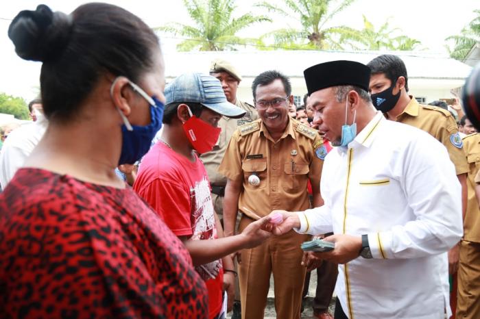 Bupati Labuhanbatu Salurkan BST APBD Di Kecamatan Bilahilir