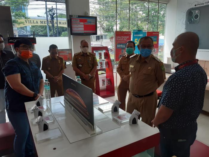 Persiapan Medan Menuju New Normal, Penerapan Protokol Kesehatan Di Galeri Smartfren Telecom