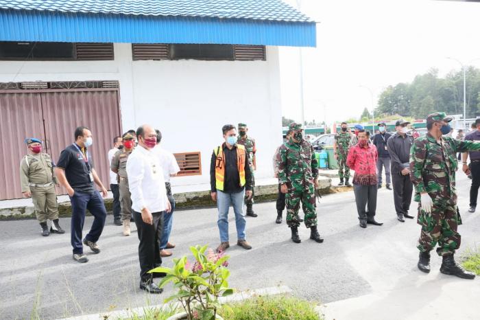 Bupati Taput Tinjau Pembukaan Kembali Penerbangan di Bandara Internasional Silangit
