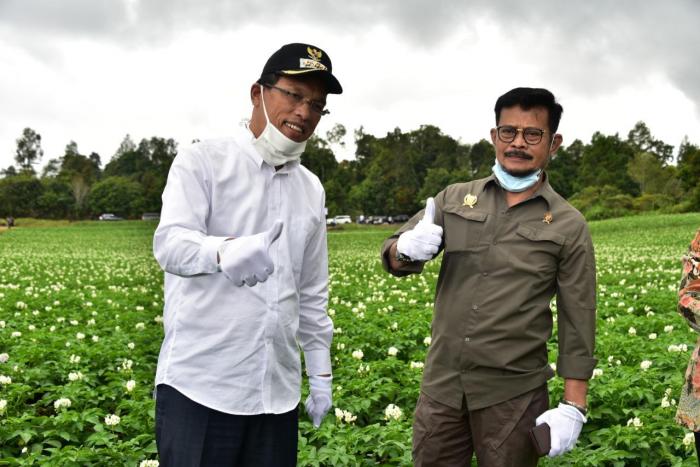 Menteri Pertanian Tanam Jagung dan Bawang Merah di Humbahas