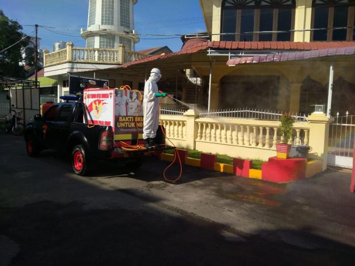 Cegah Covid-19, Kompi 1 Batalyon A Pelopor Brimob Sumut Lakukan Penyemprotan Disinfektan