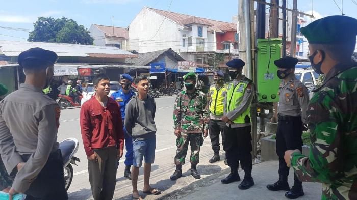 Melalui Yustisi dan PPKM, Brimob Polda Sumut Berikan Himbauan Prokes Kepada Masyarakat