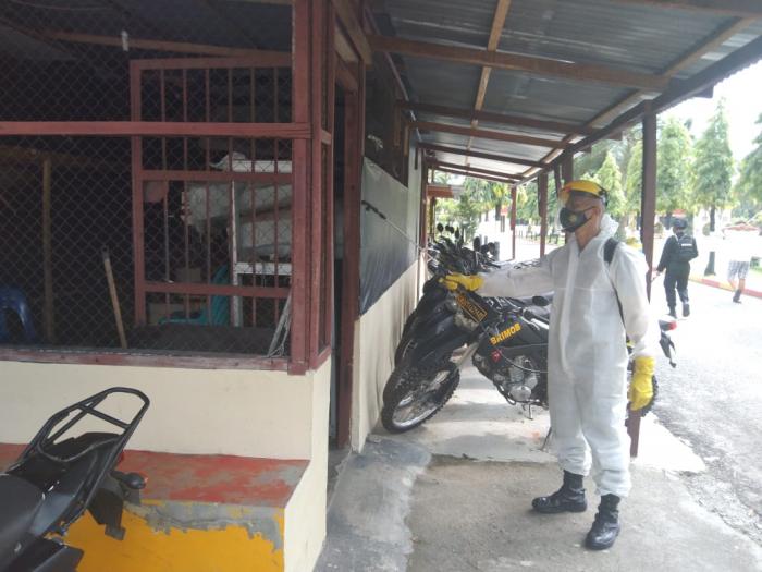 Cegah Virus Corona, Batalyon A Pelopor Brimob Sumut Rutin Lakukan Penyemprotan Disinfektan