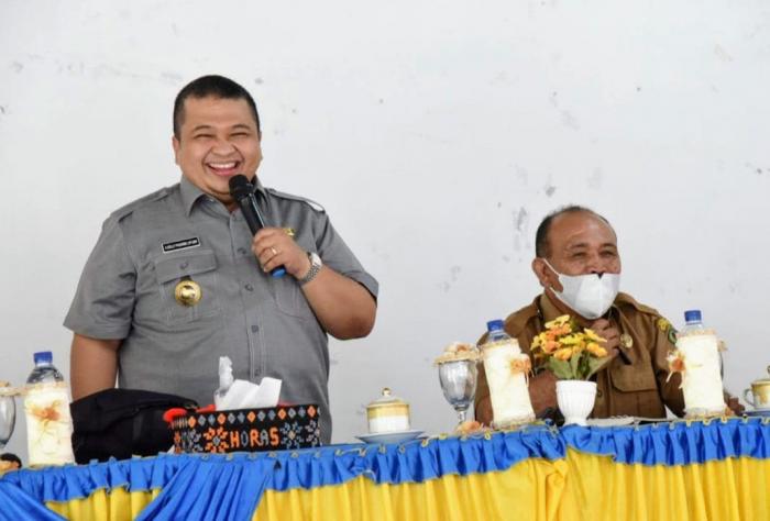 Bupati Tapsel Minta Aparatur Desa Lebih Kreatif Dan Inovatif
