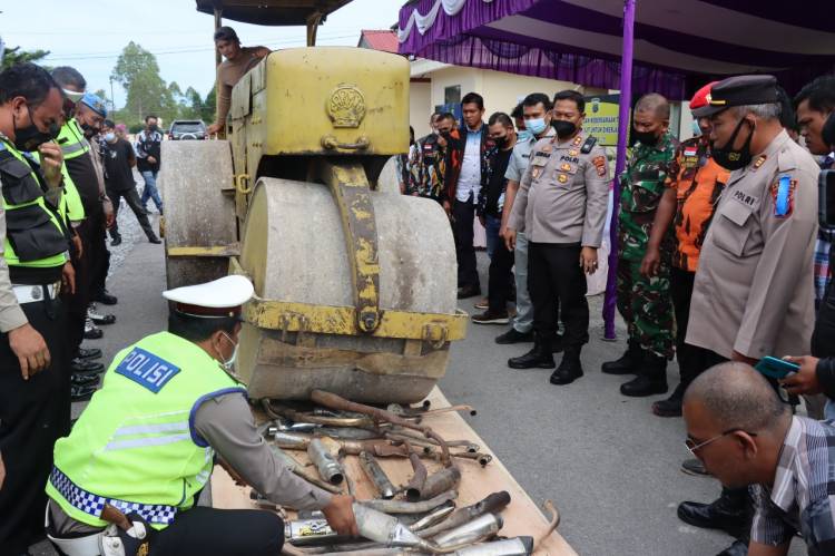 Sat Lantas Polres Humbang Hasundutan Musnahkan 110 Knalpot Blong