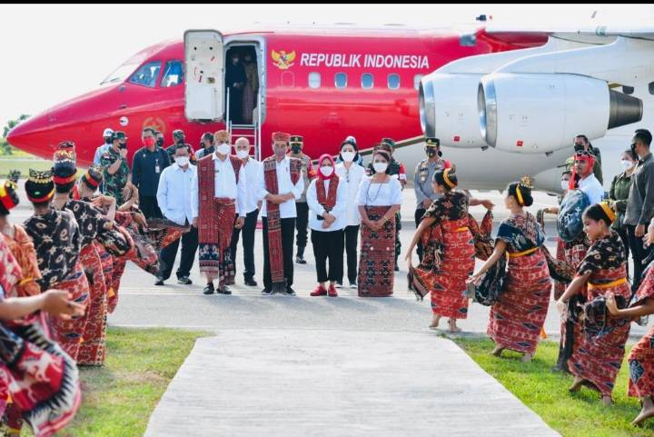 Tinggalkan Ende, Presiden Tiba di Sumba Timur