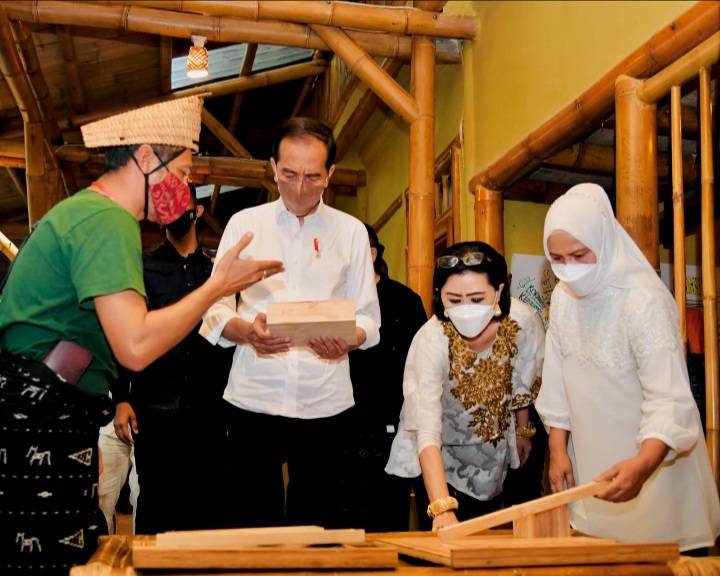 Diskusi dengan Pegiat Bambu, Presiden Apresiasi Teknologi Pengolahan Bambu