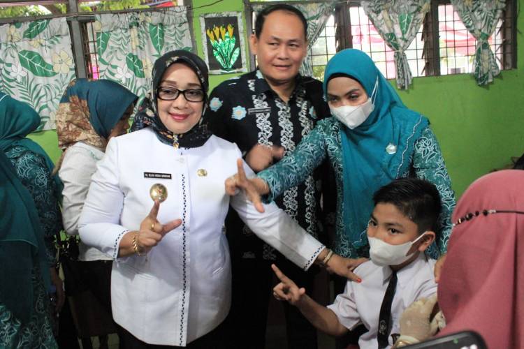 Wakil Bupati Pantau Pencanangan Pelaksanaan Bulan Imunisasi Anak Nasional
