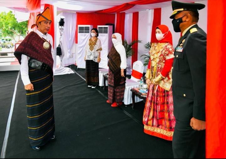 Kenakan Pakaian Adat Ende, Presiden Pimpin Upacara Harlah Pancasila Tahun 2022