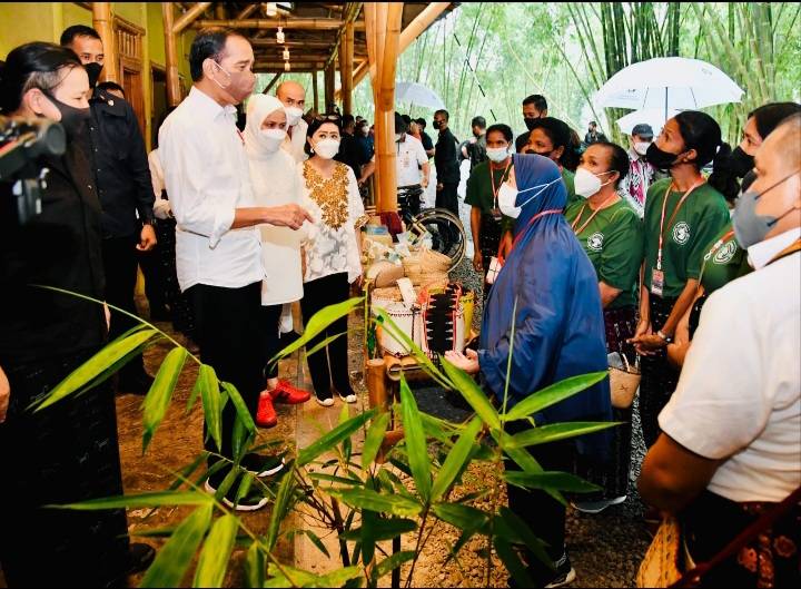 Presiden Kunjungi Kampus Bambu Ngada NTT Temui Mama-Mama Pelopor Bambu