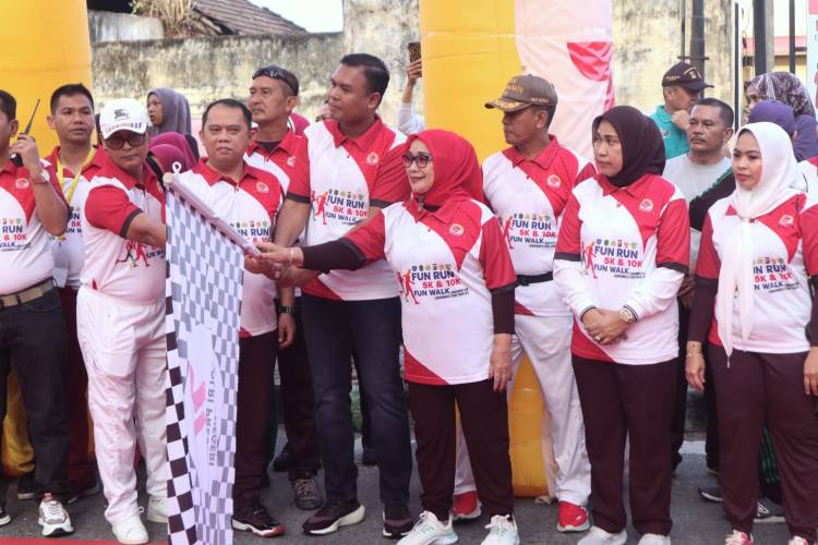 Sambut HUT Bhayangkara ke-77, Bupati bersama Masyarakat  Labuhanbatu Semarakkan Fun Run dan Fun Walk