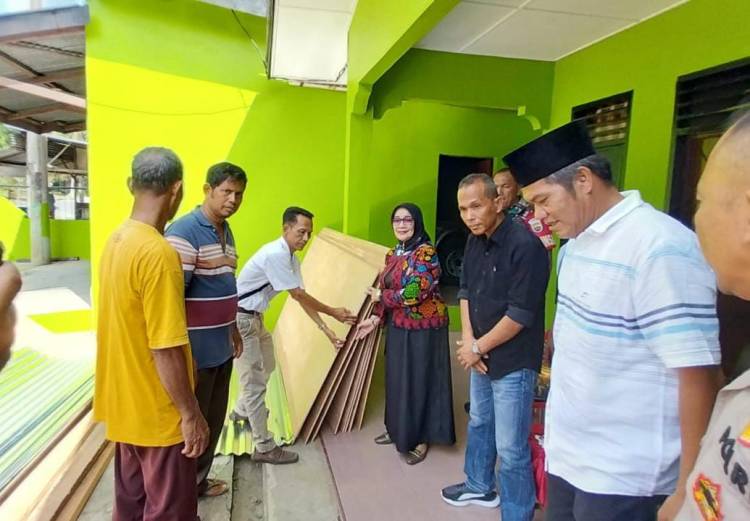 Wabup Labuhanbatu Sambangi Korban Angin Puting Beliung di Dusun Bandar Gula